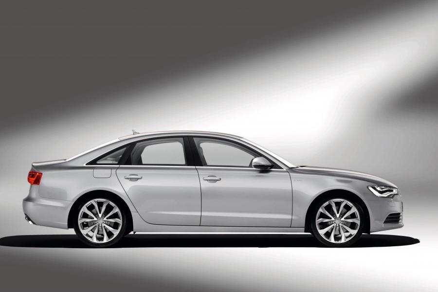  Audi A6 Hybrid Sedan (4G, C7) 2011 года  (фото 13 из 24)